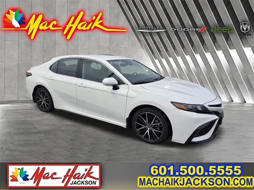 2023 Toyota Camry SE photo 1