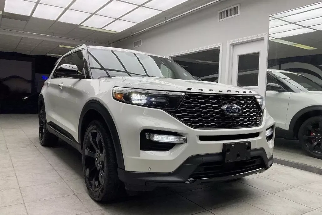 2022 Ford Explorer ST-Line photo 1