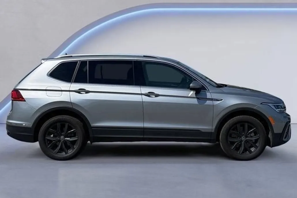 2024 Volkswagen Tiguan SE photo 1