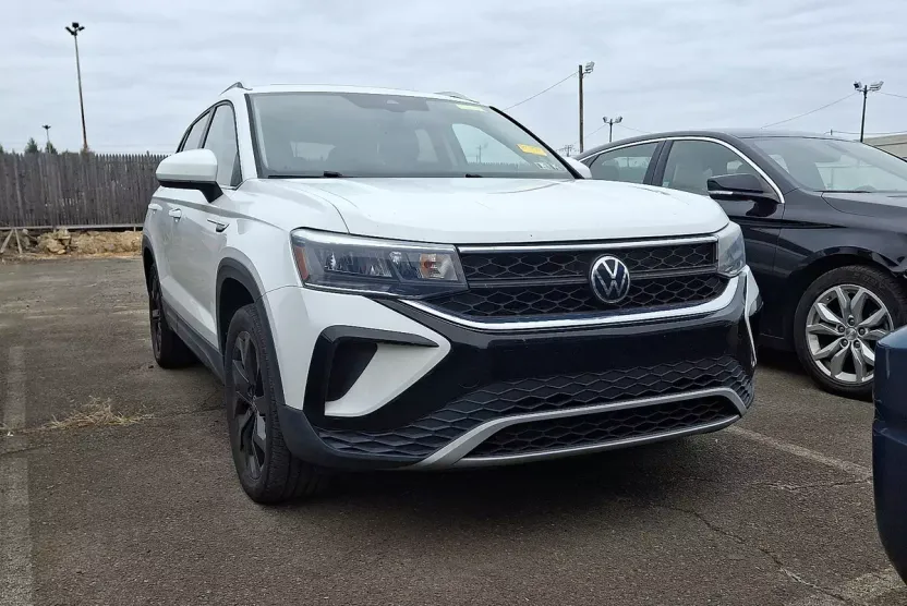 2022 Volkswagen Taos SE photo 1