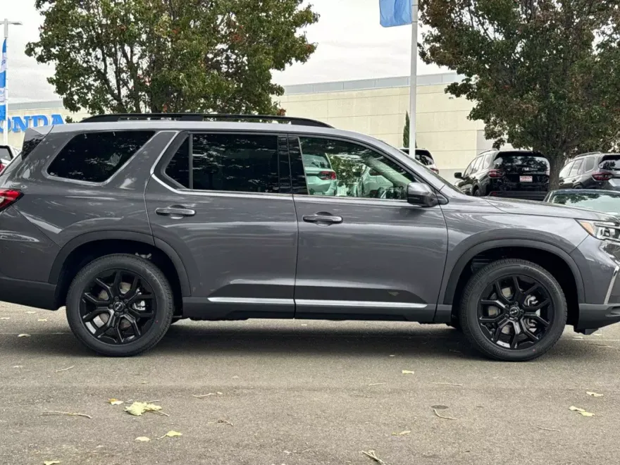 2025 Honda Pilot Touring photo 1