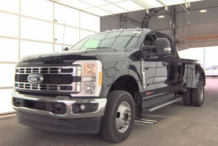2023 Ford F-350 photo 1