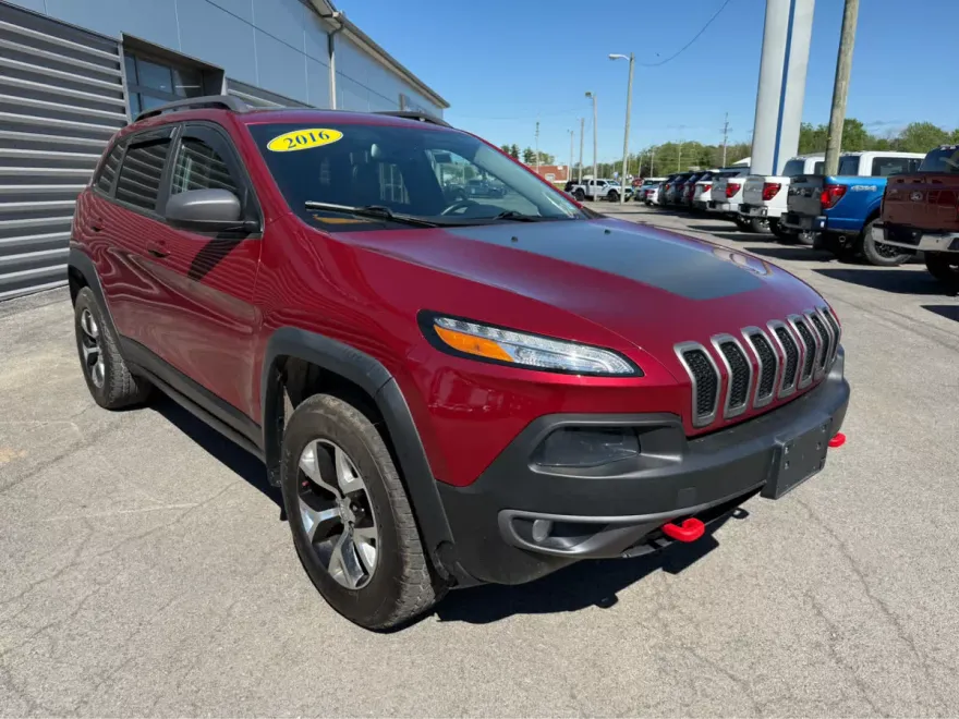 2016 Jeep Cherokee Trailhawk photo 1