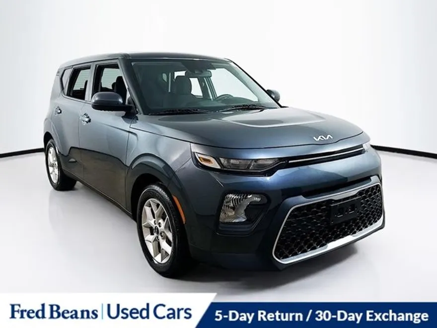 2022 Kia Soul LX photo 1