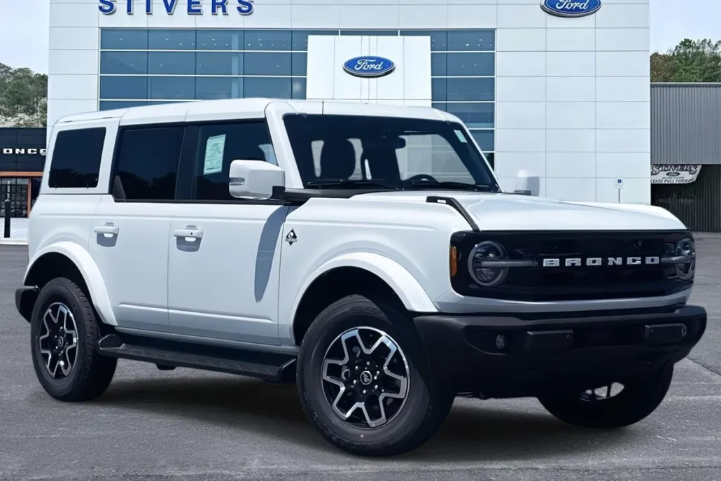 2025 Ford Bronco Outer Banks photo 1