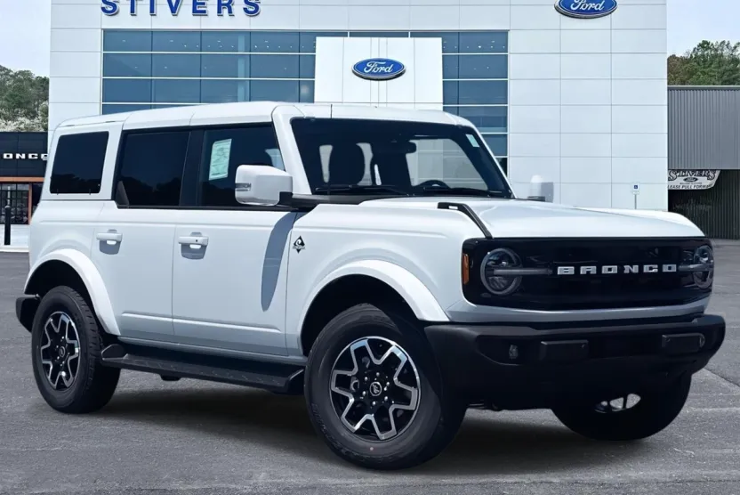 2025 Ford Bronco Outer Banks photo 1