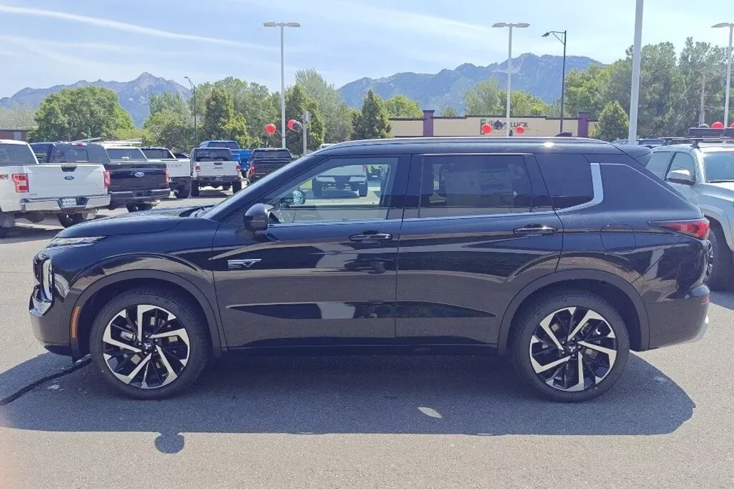 2025 Mitsubishi Outlander PHEV photo 1