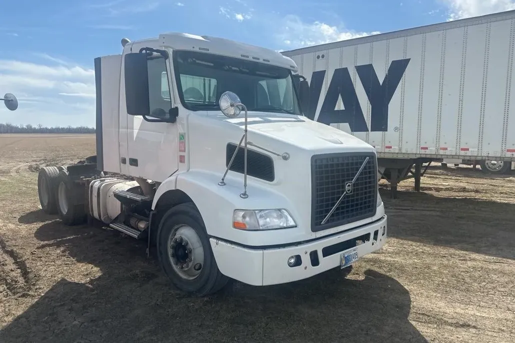 2012 Volvo Truck VNM photo 1