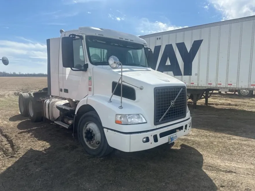 2012 Volvo Truck VNM photo 1