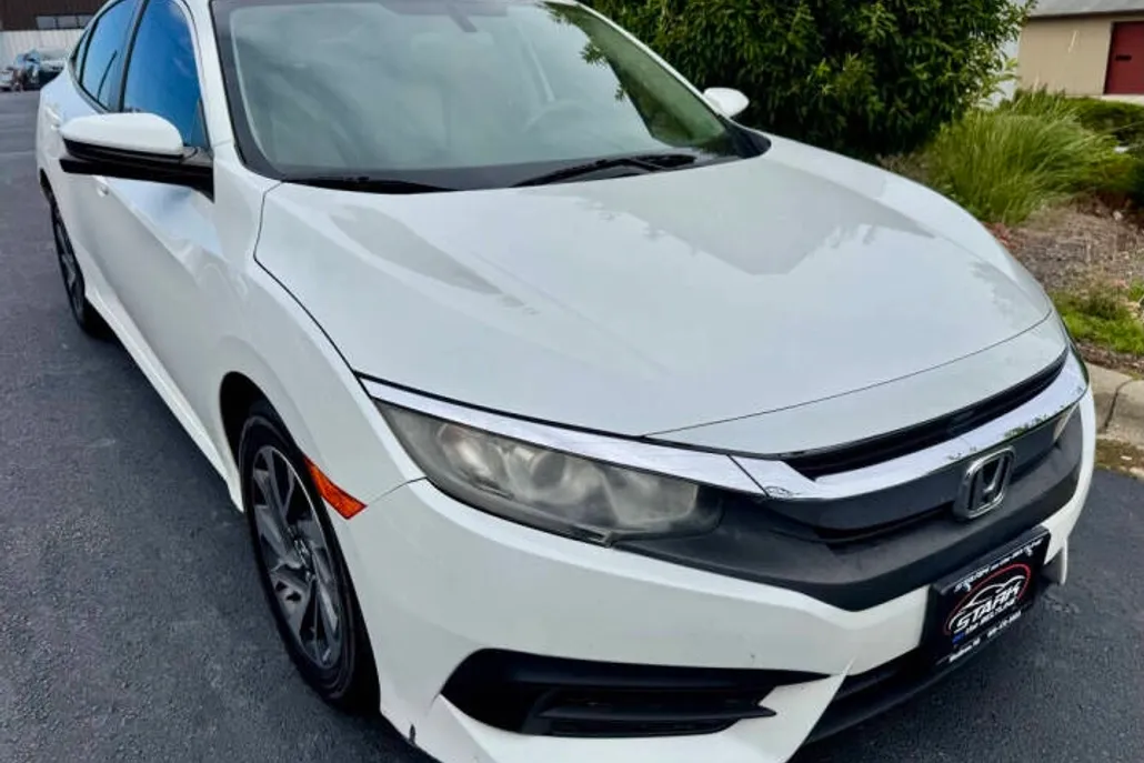 2017 Honda Civic EX photo 1
