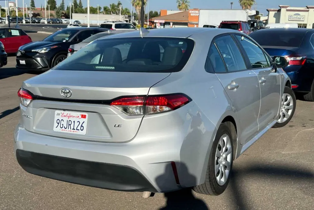 2023 Toyota Corolla LE photo 1