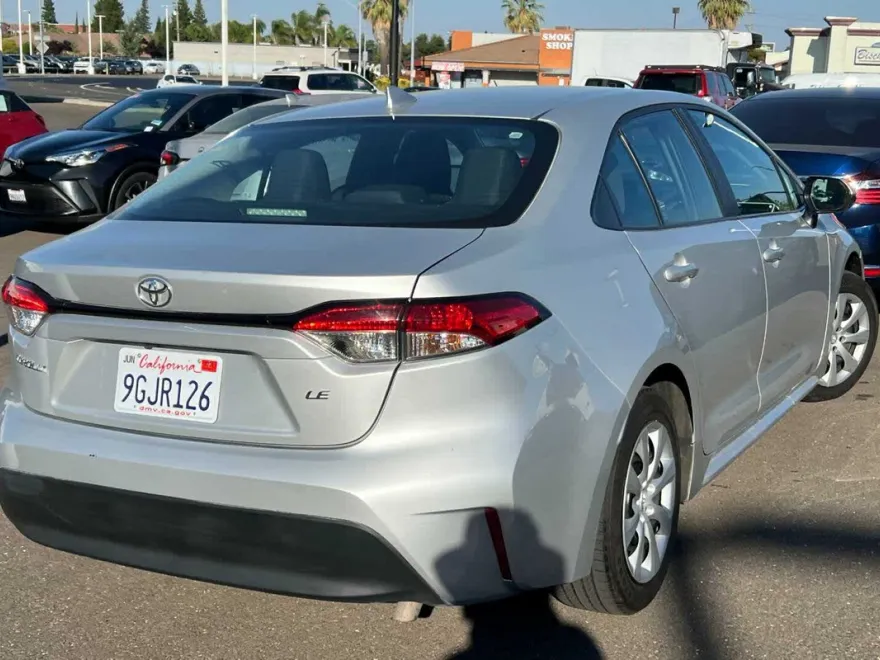 2023 Toyota Corolla LE photo 1