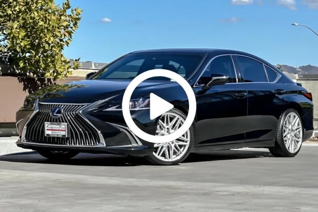 2021 Lexus ES 300h photo 1
