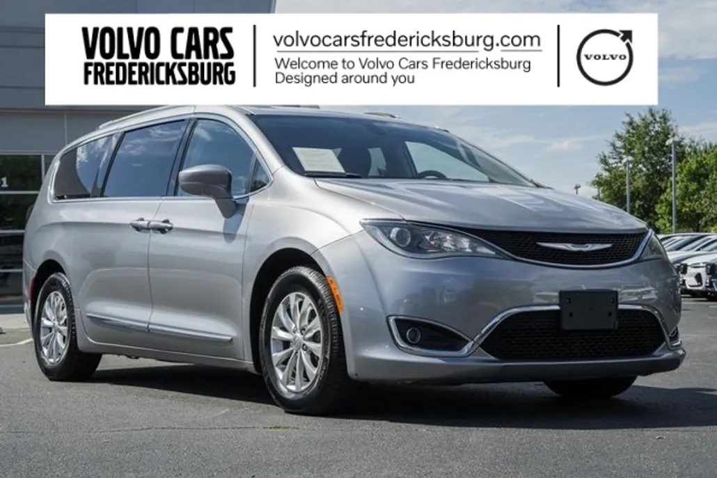 2018 Chrysler Pacifica Touring Plus photo 1