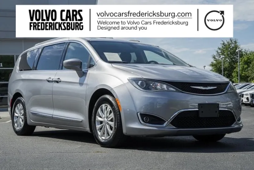2018 Chrysler Pacifica Touring Plus photo 1