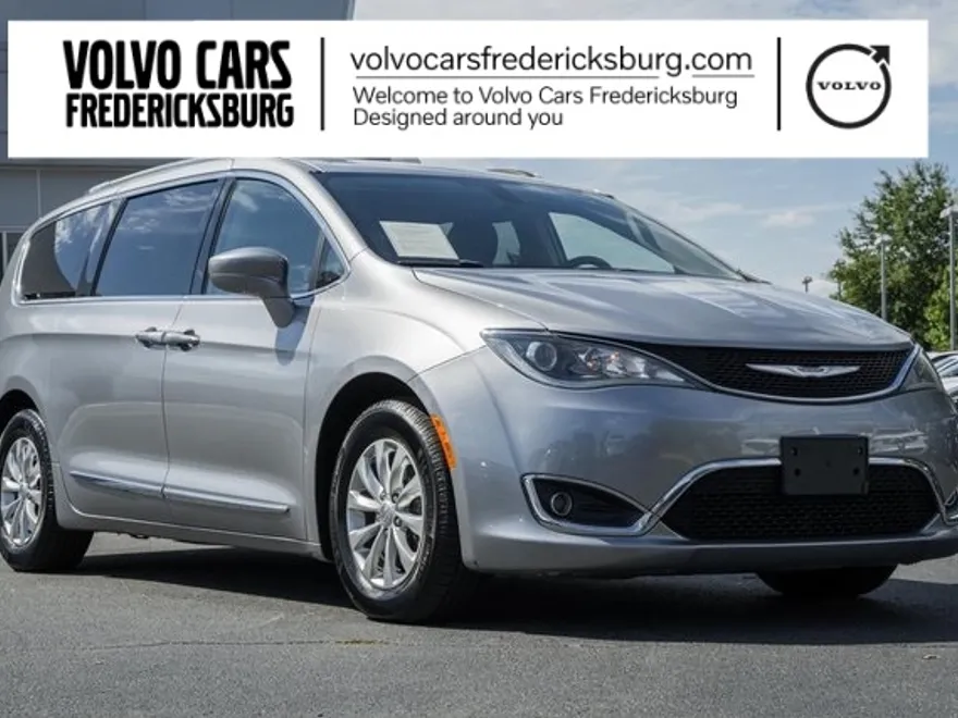 2018 Chrysler Pacifica Touring Plus photo 1