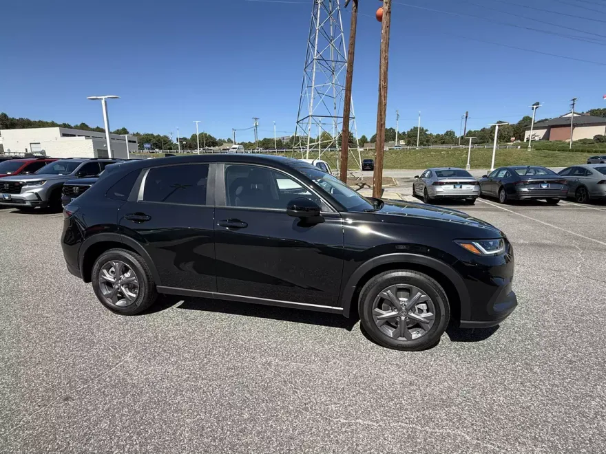 2026 Honda HR-V LX photo 1