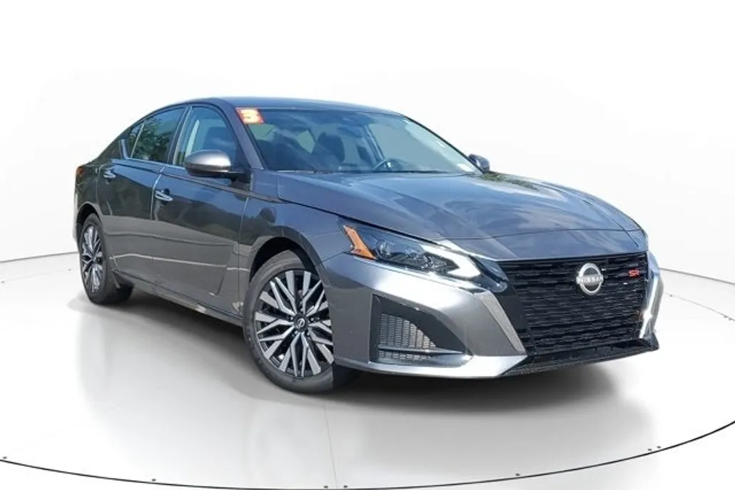 2023 Nissan Altima 2.5 SV photo 1