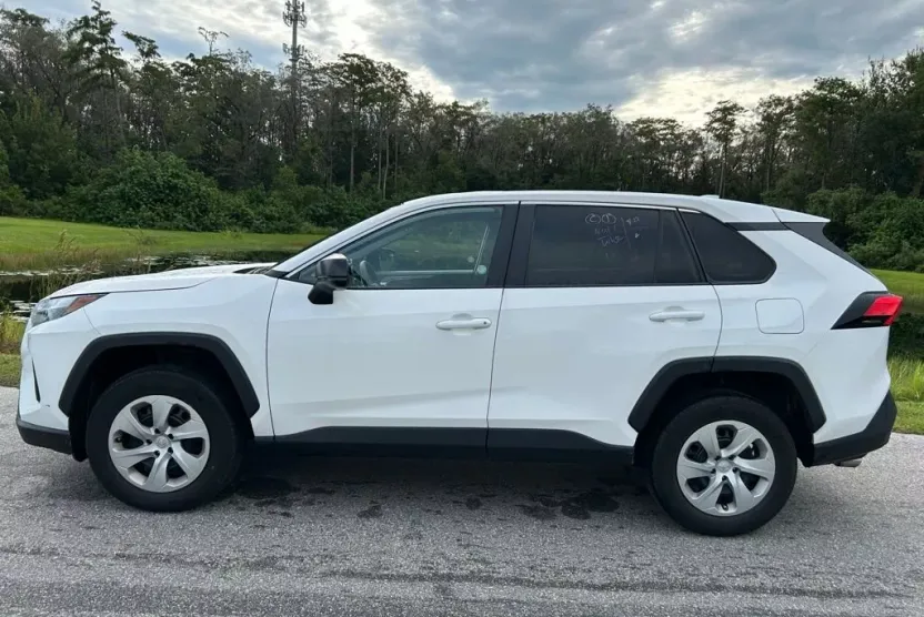 2024 Toyota RAV4 LE photo 1