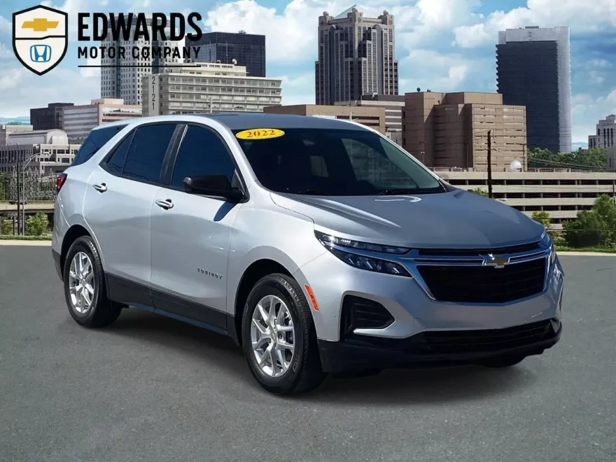 2022 Chevrolet Equinox LS photo 1