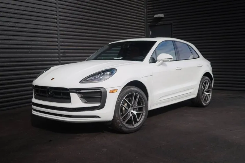 2025 Porsche Macan T photo 1