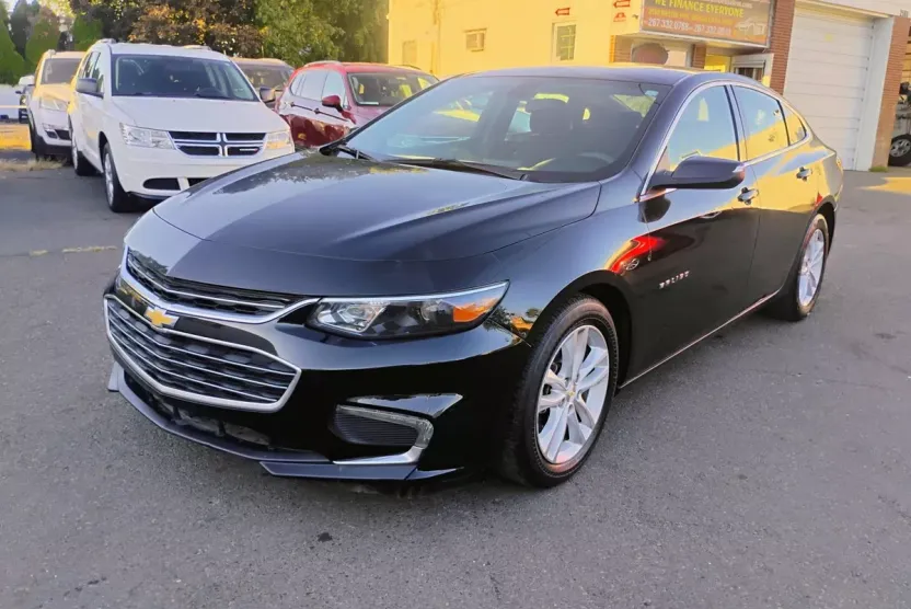 2018 Chevrolet Malibu 1LT photo 1