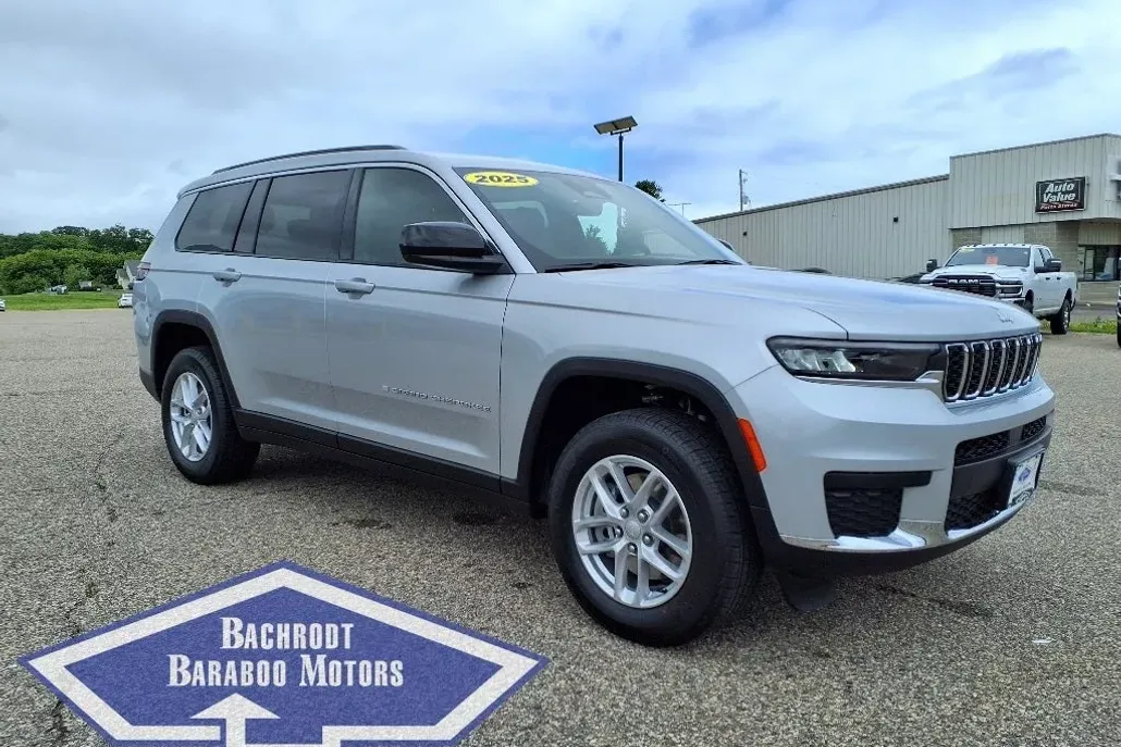 2025 Jeep Grand Cherokee Laredo photo 1