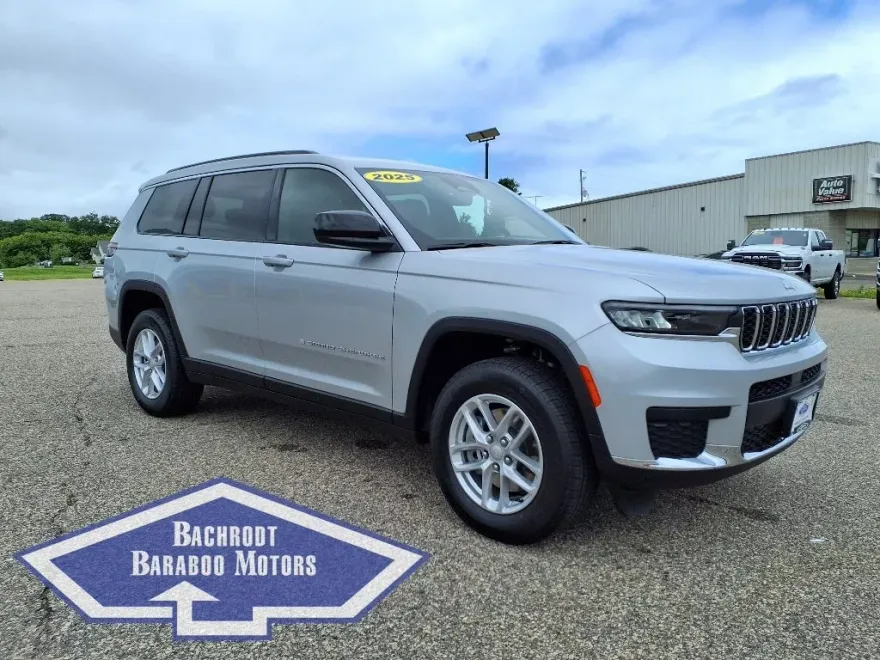 2025 Jeep Grand Cherokee Laredo photo 1