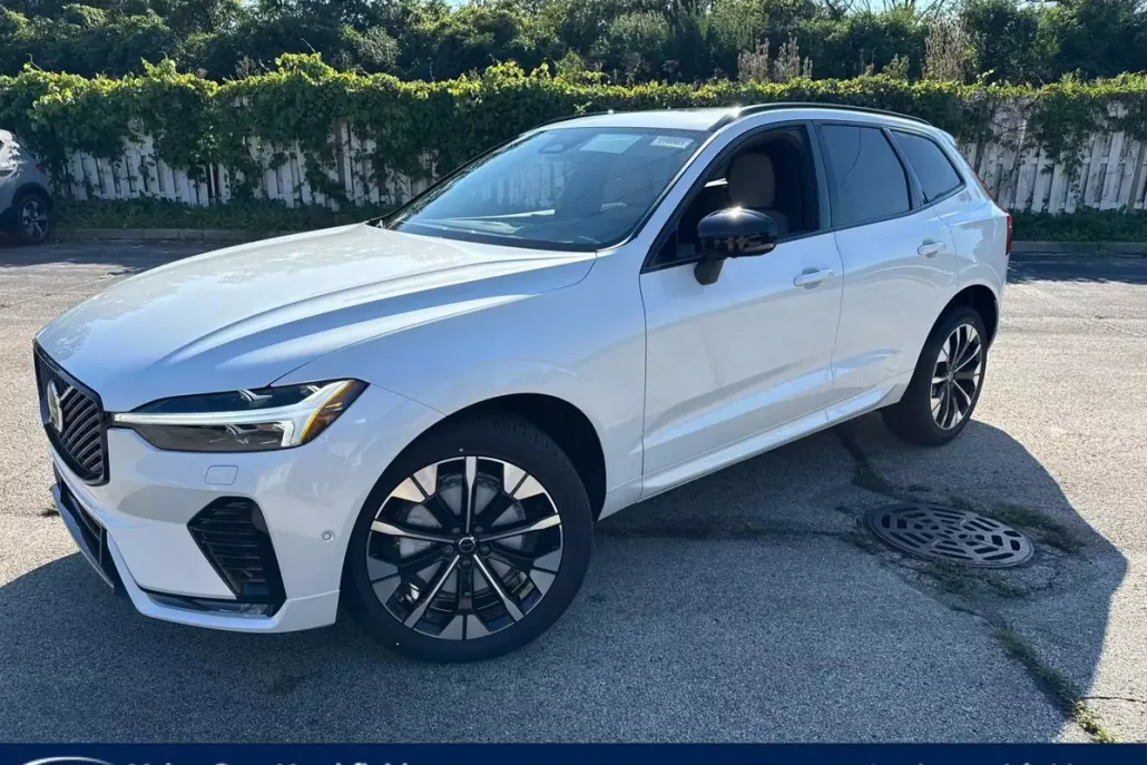 2026 Volvo XC60 B5 Plus photo 1