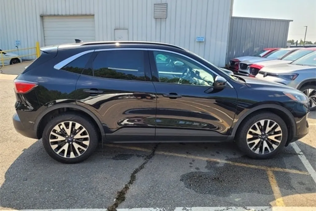 2020 Ford Escape SEL photo 1