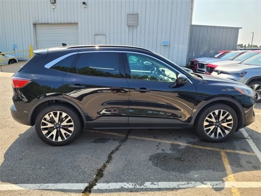 2020 Ford Escape SEL photo 1