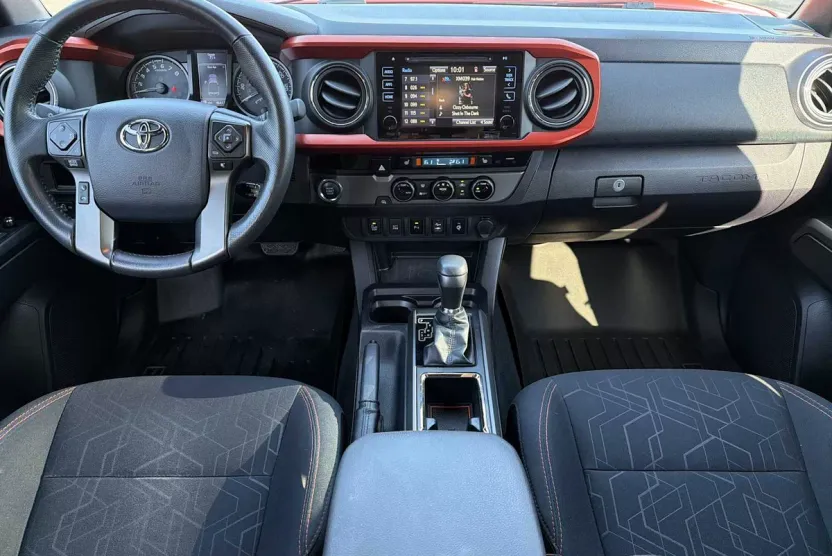 2017 Toyota Tacoma SR5 TRD Sport photo 1