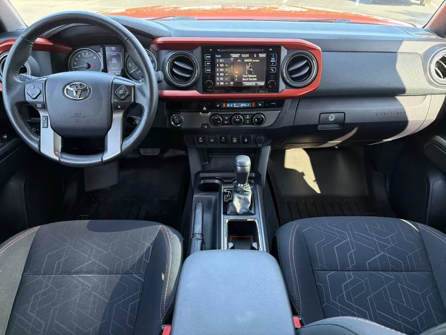 2017 Toyota Tacoma SR5 TRD Sport photo 1