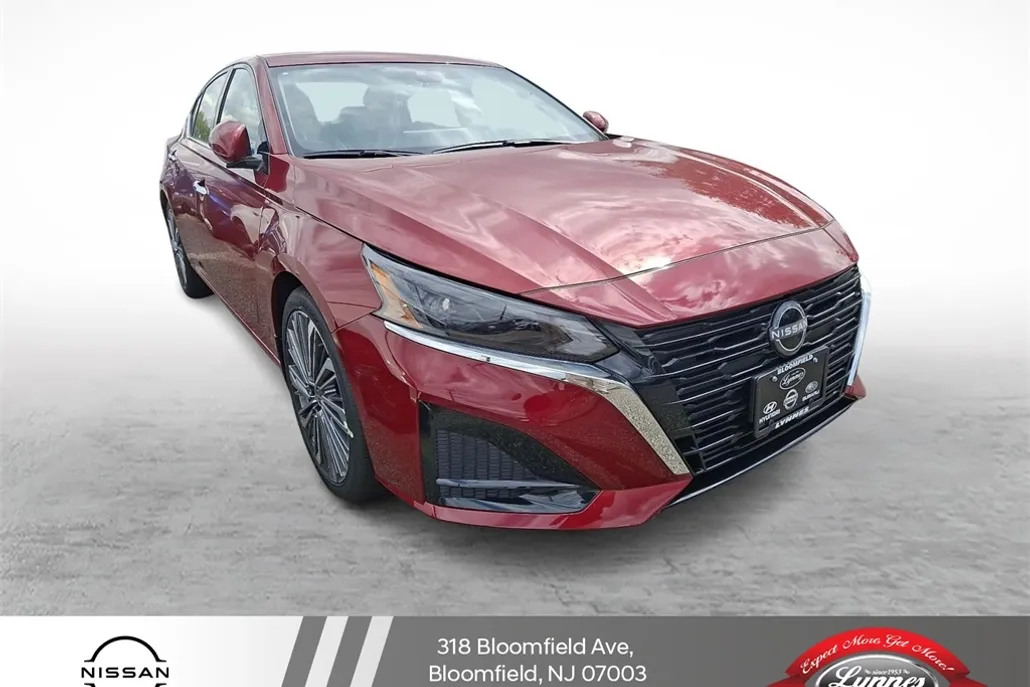 2025 Nissan Altima SL photo 1