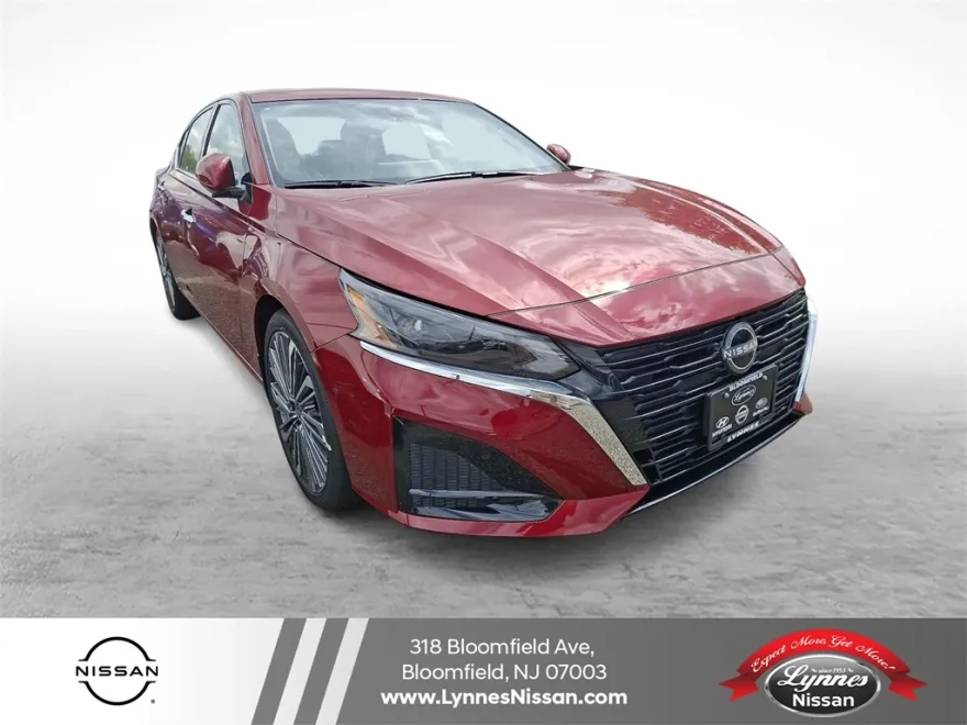 2025 Nissan Altima SL photo 1