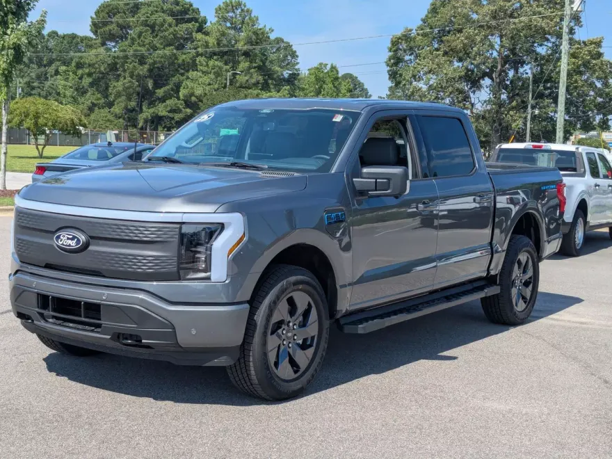 2025 Ford F-150 Lightning photo 1