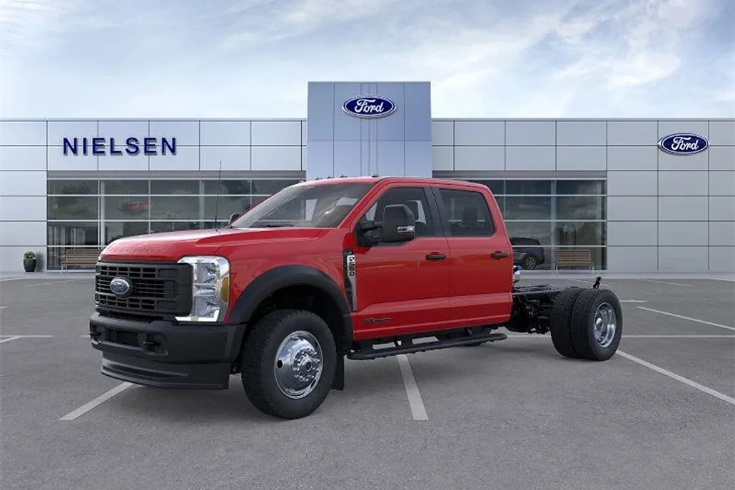 2025 Ford F-550 photo 1