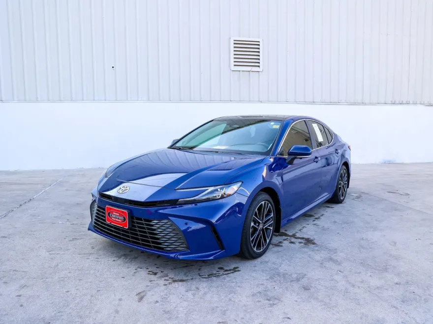 2025 Toyota Camry XLE photo 1