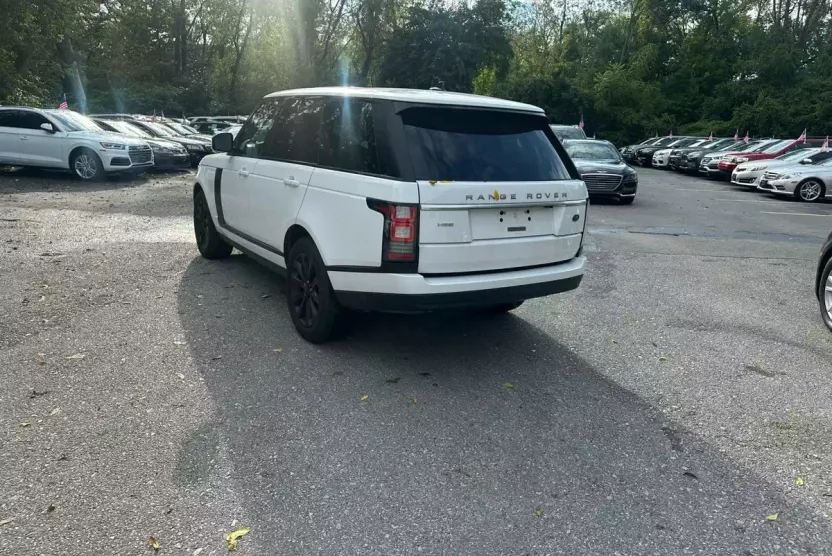 2016 Land Rover Range Rover HSE photo 1
