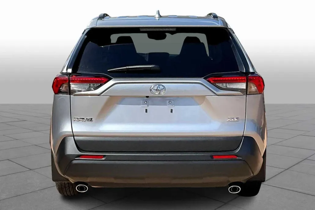 2023 Toyota RAV4 XLE photo 1