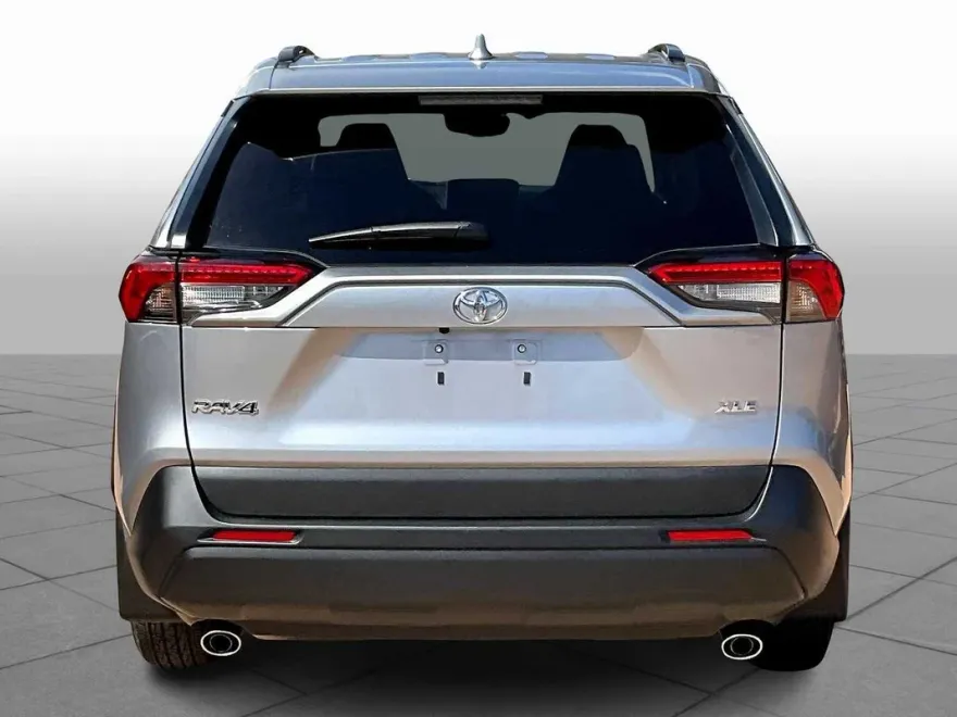 2023 Toyota RAV4 XLE photo 1