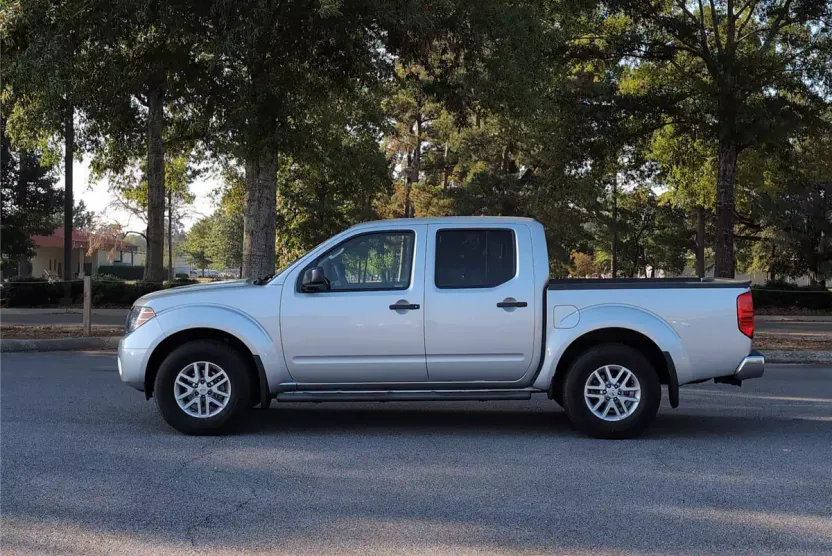 2021 Nissan Frontier Crew Cab photo 1