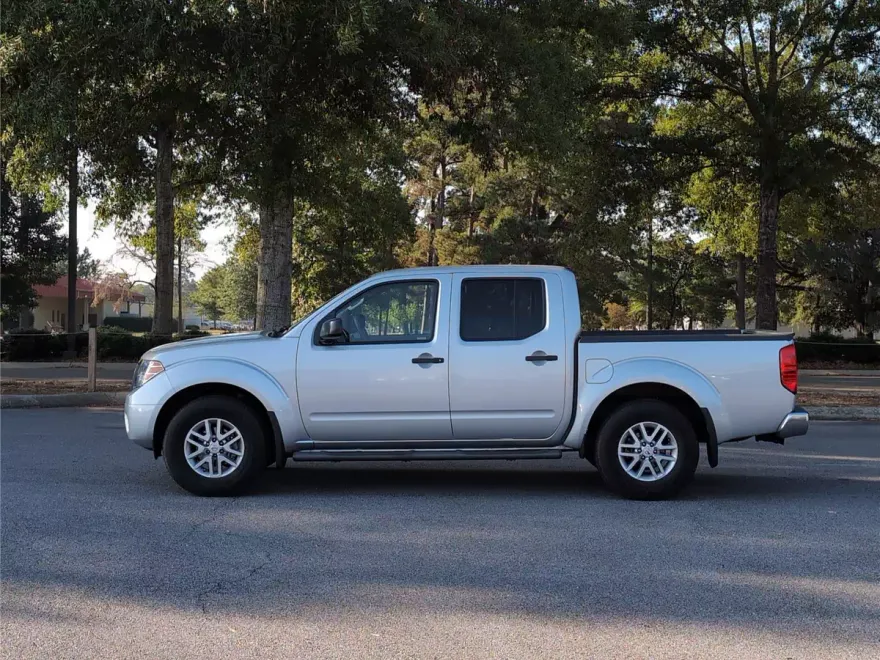 2021 Nissan Frontier Crew Cab photo 1