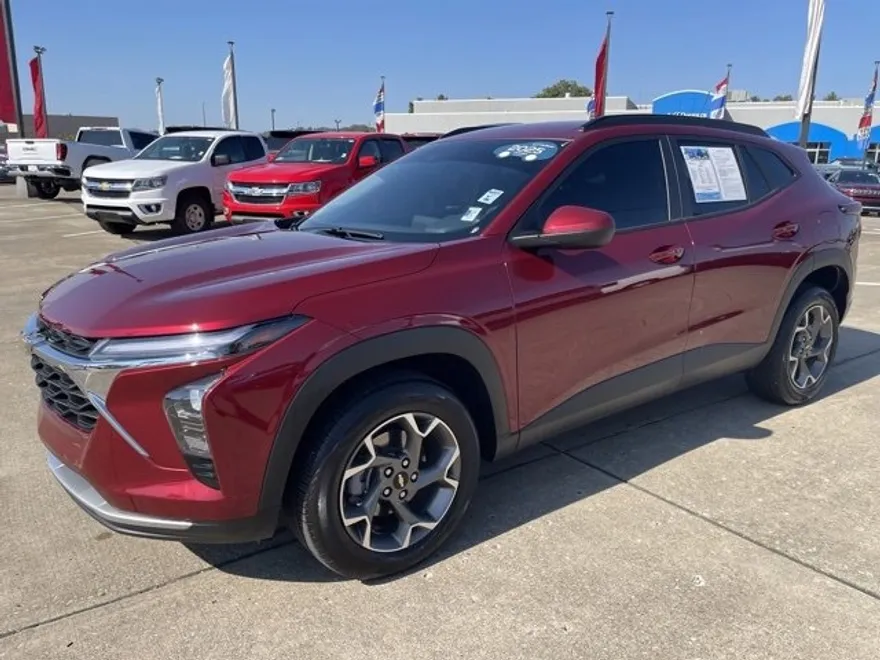 2025 Chevrolet Trax LT photo 1