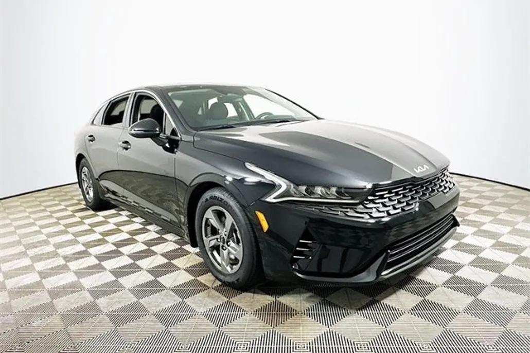 2022 Kia K5 LXS photo 1