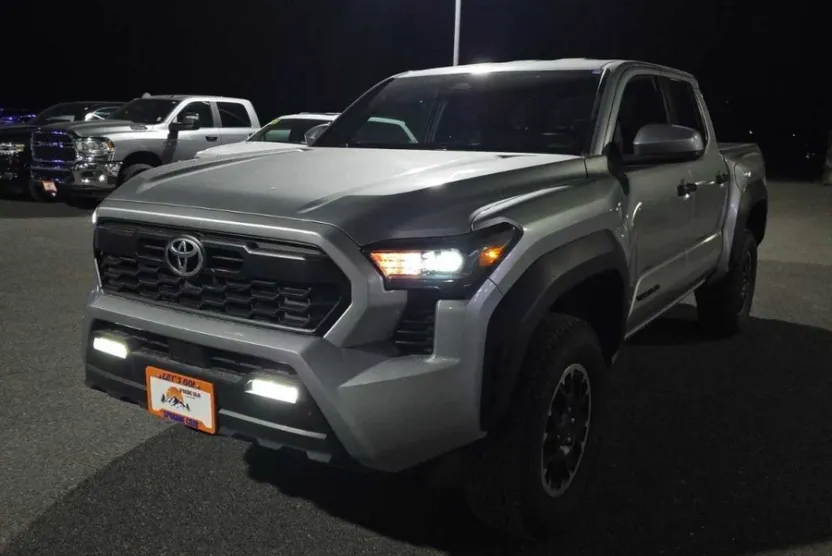 2024 Toyota Tacoma TRD photo 1
