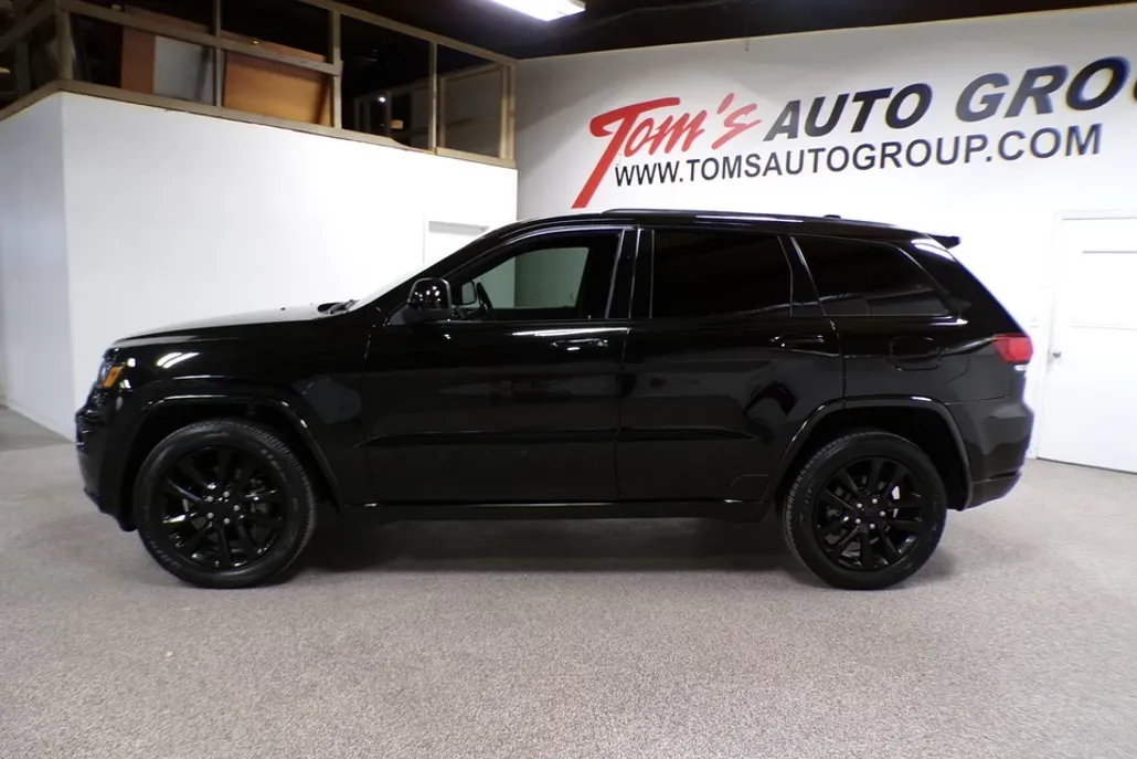 2021 Jeep Grand Cherokee Laredo X photo 1