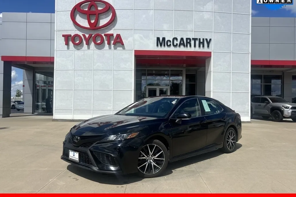 2023 Toyota Camry SE photo 1