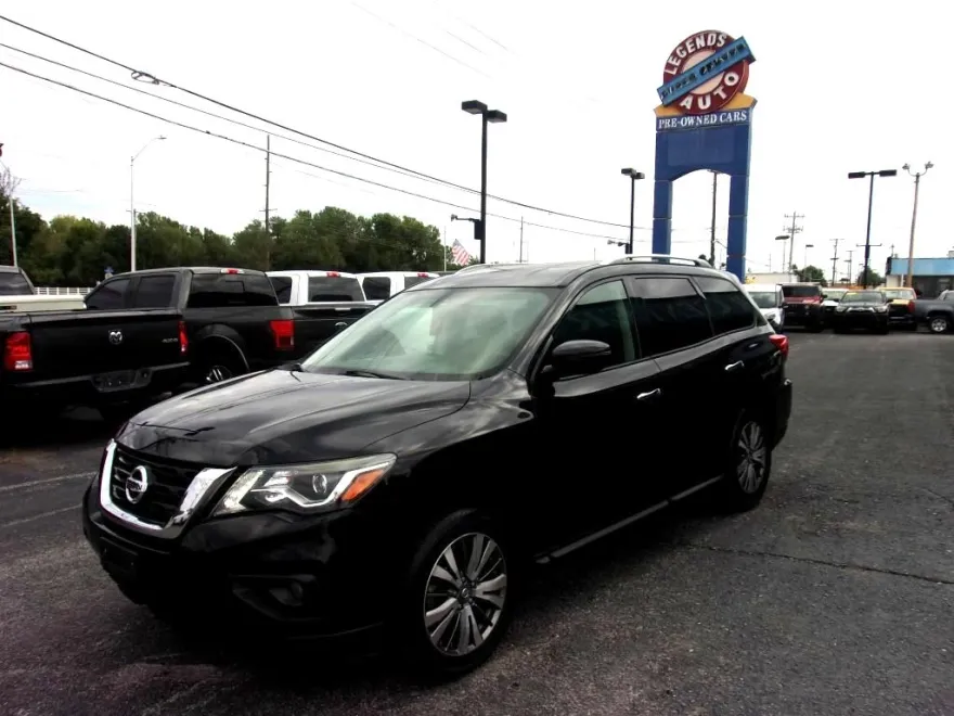 2019 Nissan Pathfinder SV photo 1