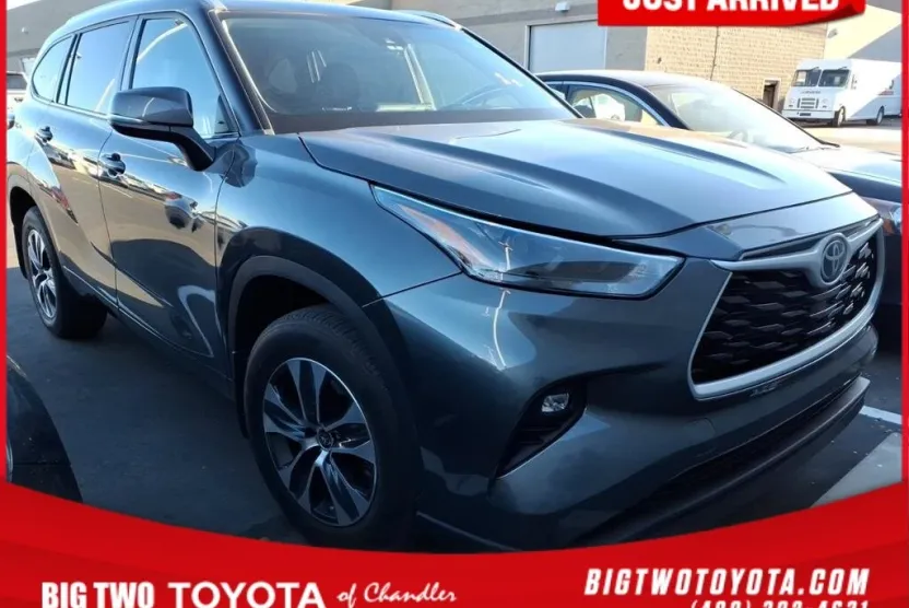 2022 Toyota Highlander XLE photo 1